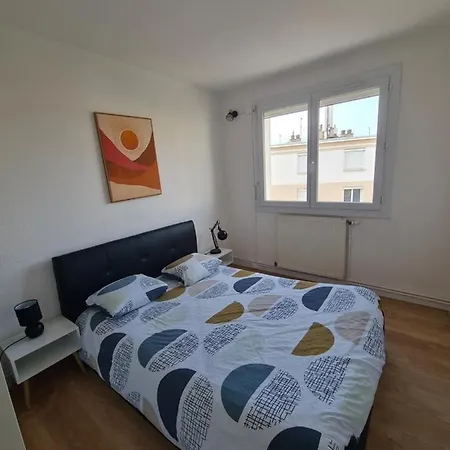 T2 Renove Avec Parking Gratuit Sur Place *