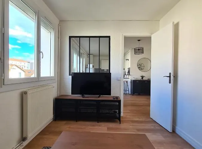 T2 Renove Avec Parking Gratuit Sur Place Daire *