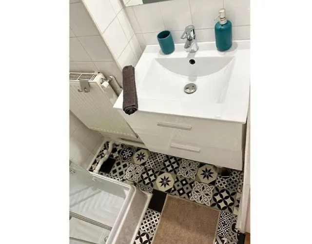 T2 Renove Avec Parking Gratuit Sur Place *